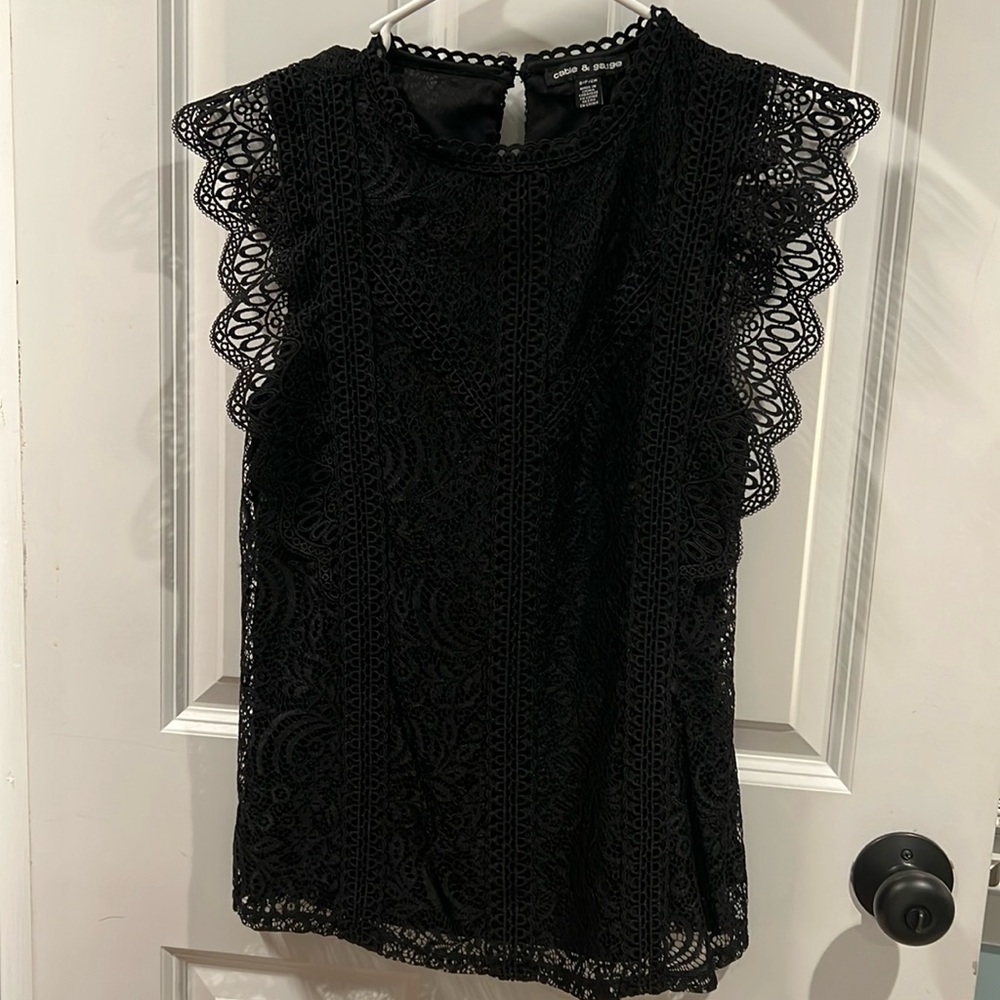 Cable & gauge lace sleeveless top